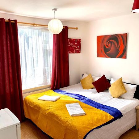 Studio Apartment, Private Bathroom And Parking Ilford Eksteriør bilde