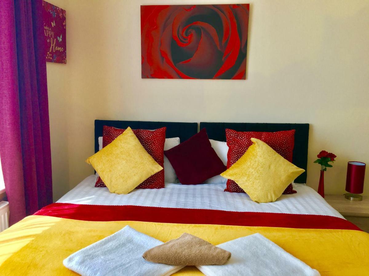 Studio Apartment, Private Bathroom And Parking Ilford Eksteriør bilde