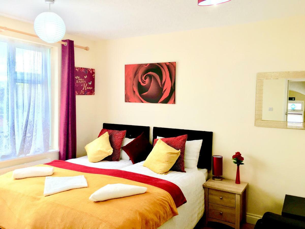 Studio Apartment, Private Bathroom And Parking Ilford Eksteriør bilde
