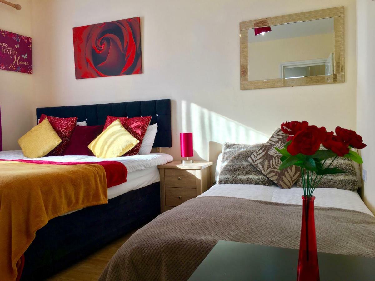 Studio Apartment, Private Bathroom And Parking Ilford Eksteriør bilde